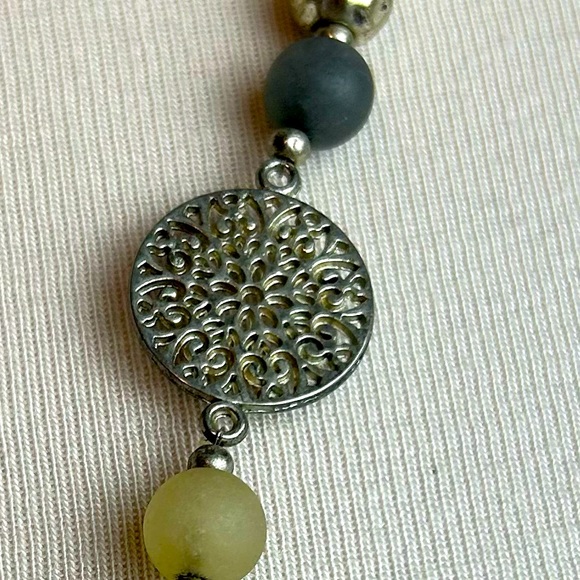 Turquoise and Green beaded pendant necklace with silver accents. - Picture 6 of 6